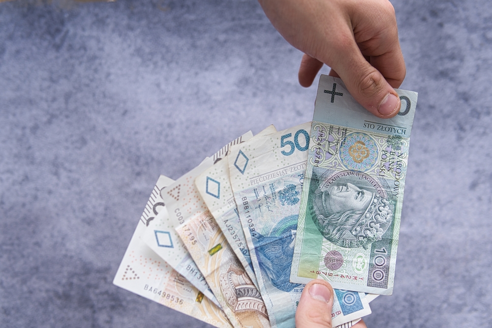 Atak na pieniądze Polaków, w tle kurierzy