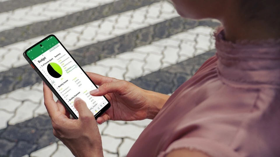 Kuloodporny ThinkPhone dla biznesmena. Lenovo z Motorolą łączą siły