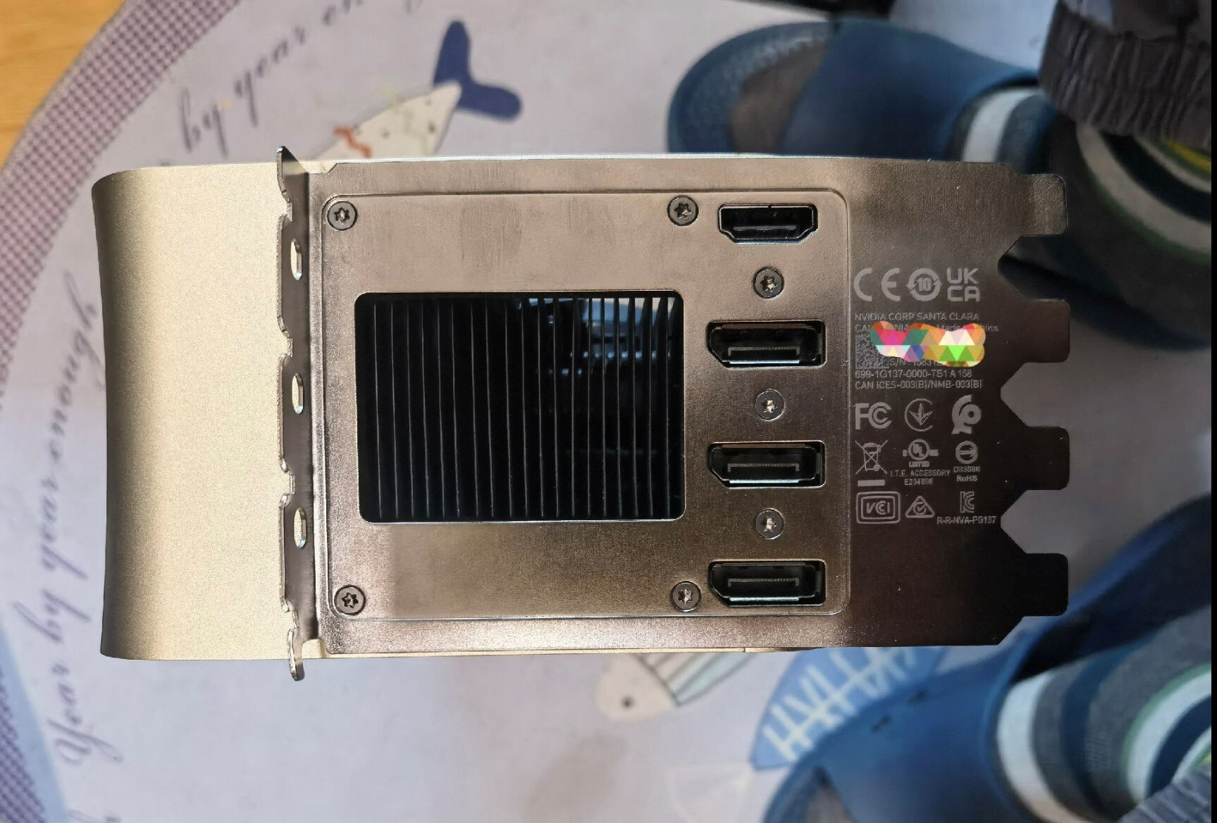 GeForce RTX 4090 Ti (RTX Titan) na zdjęciach. Jest potężny