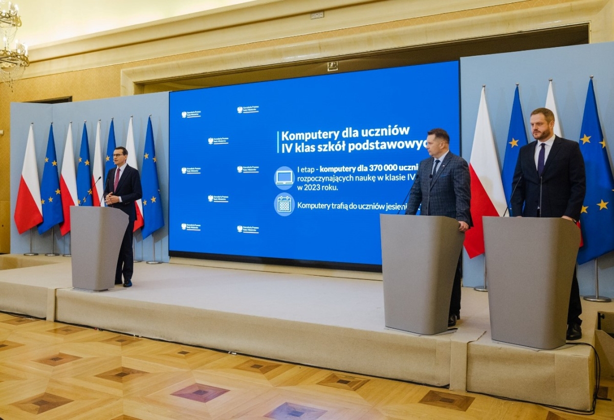 Rząd rozdaje laptopy. Poznaliśmy szczegóły