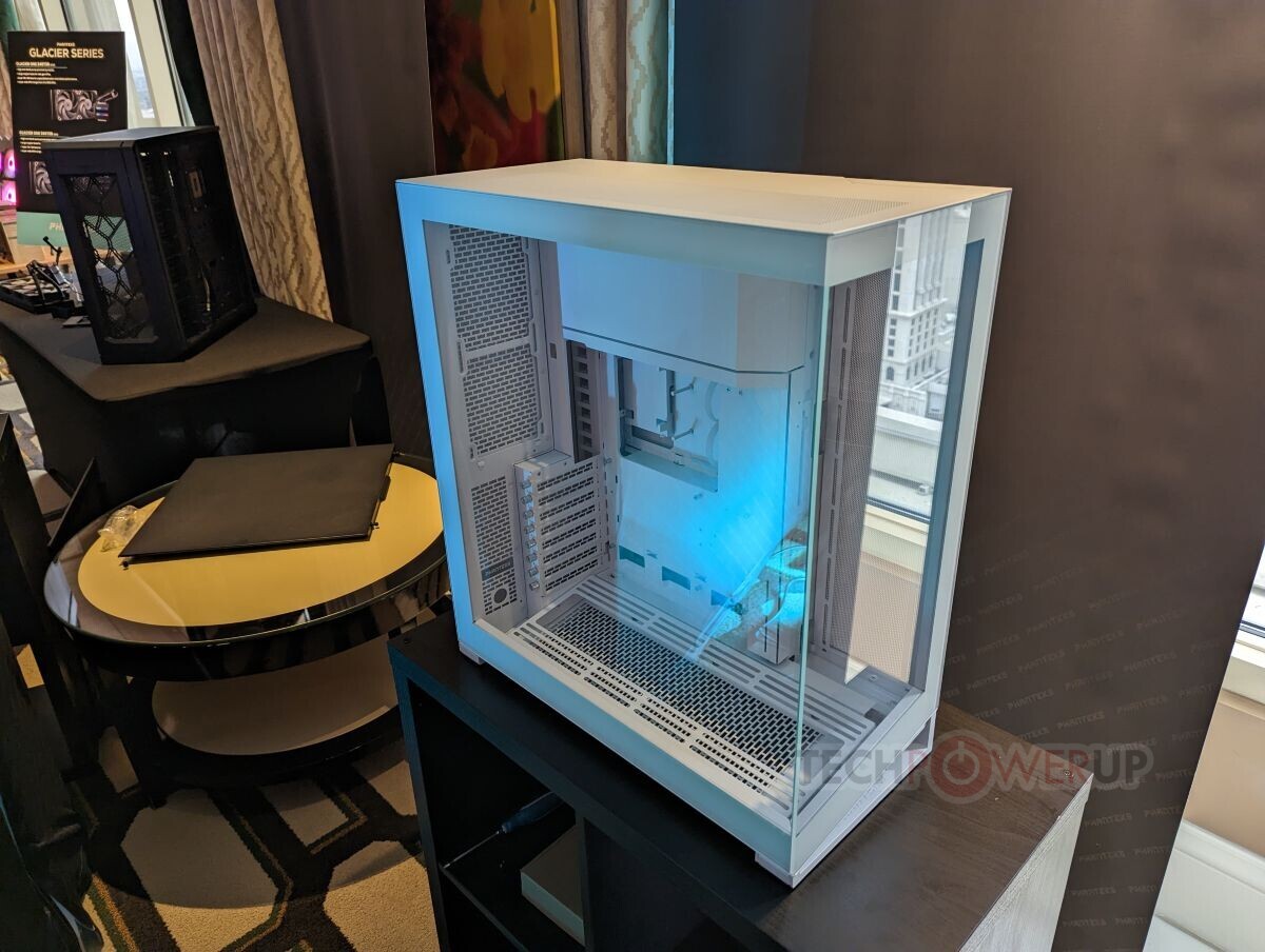 Phanteks ma nowe, bardzo pojemne obudowy z RGB LED