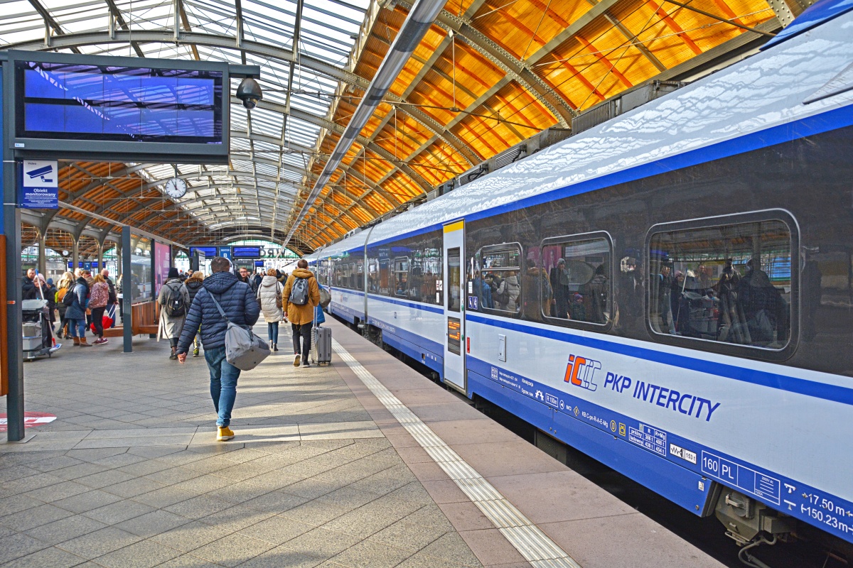 PKP z nowymi aplikacjami mobilnymi dla podróżnych