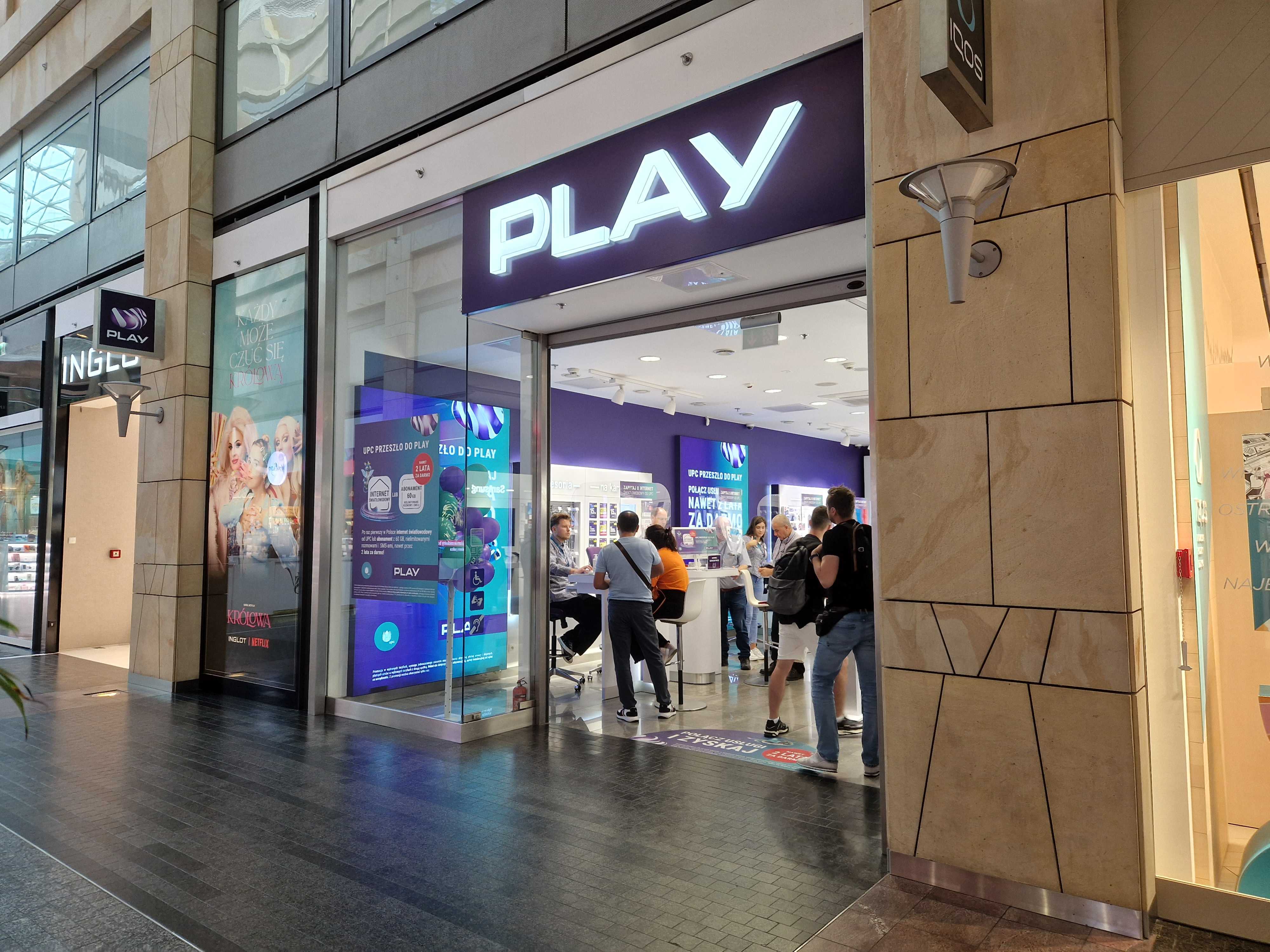 Play dał ciała, ale ugłaszcze klientów prezentami