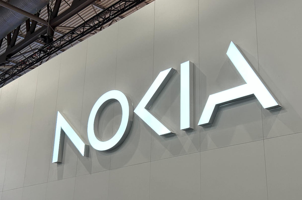 Co tu jest napisane? A, to Nokia ma nowe logo