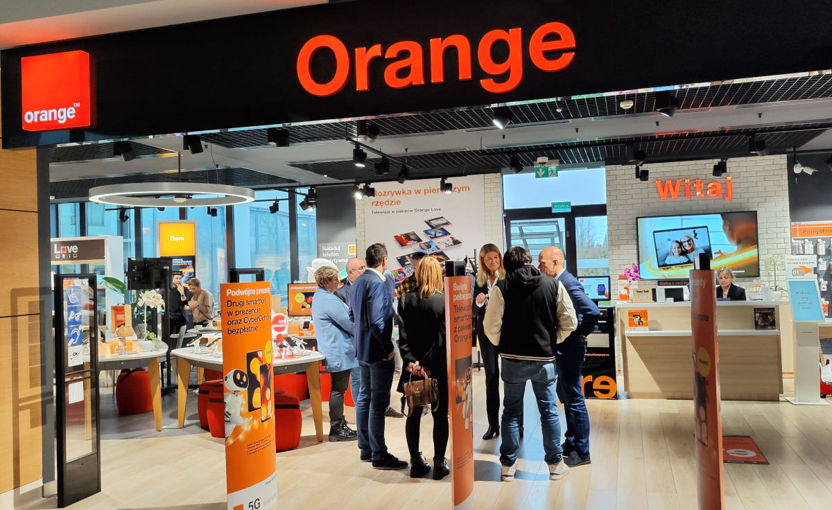 Orange myśli o podwyżkach. „Polacy mało wydają na telefony”