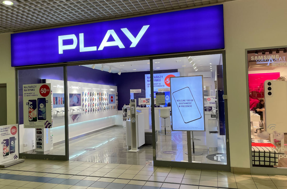 Play i UPC: dwa razy szybszy internet i Netflix w prezencie