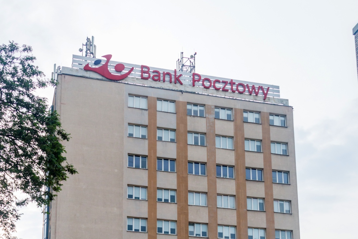 Bank Pocztowy znosi opłaty. Wiemy, kto skorzysta