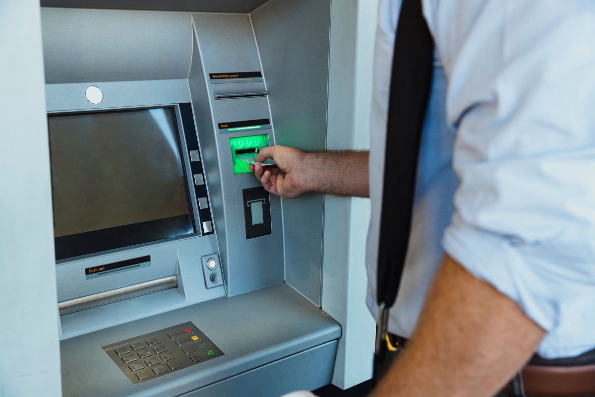 Wypłacasz z bankomatu? Uważaj, żeby nie żałować