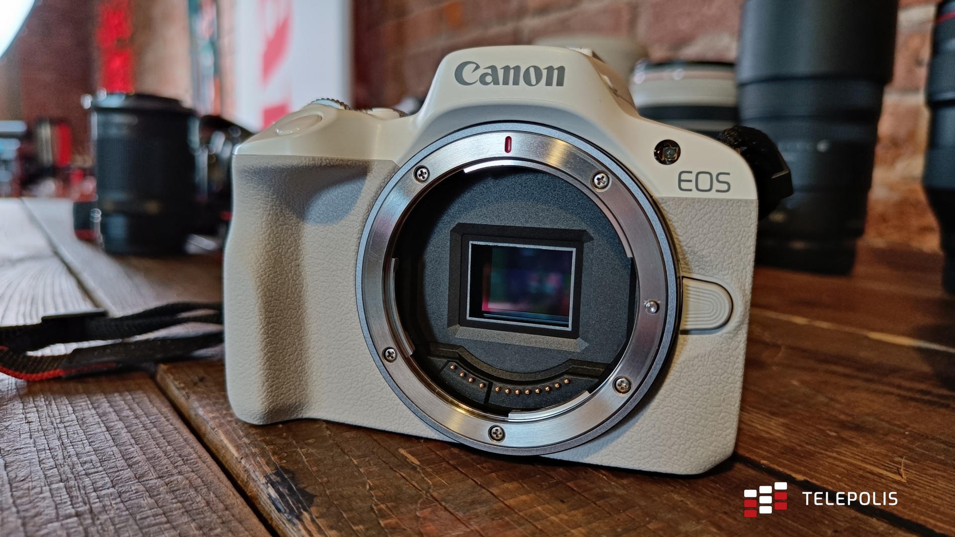 Canon ma nowe aparaty "dla Kowalskiego". Ceny nadal bolą