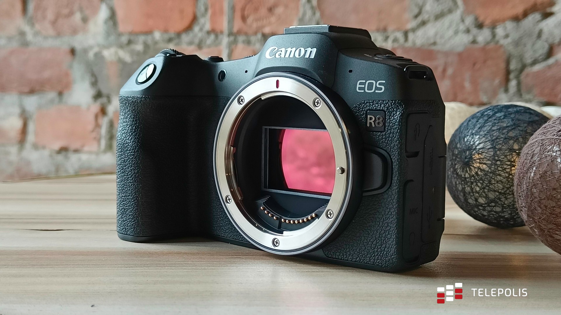 Canon ma nowe aparaty "dla Kowalskiego". Ceny nadal bolą