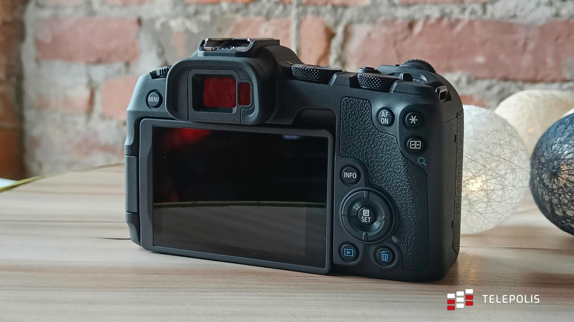 Canon ma nowe aparaty "dla Kowalskiego". Ceny nadal bolą