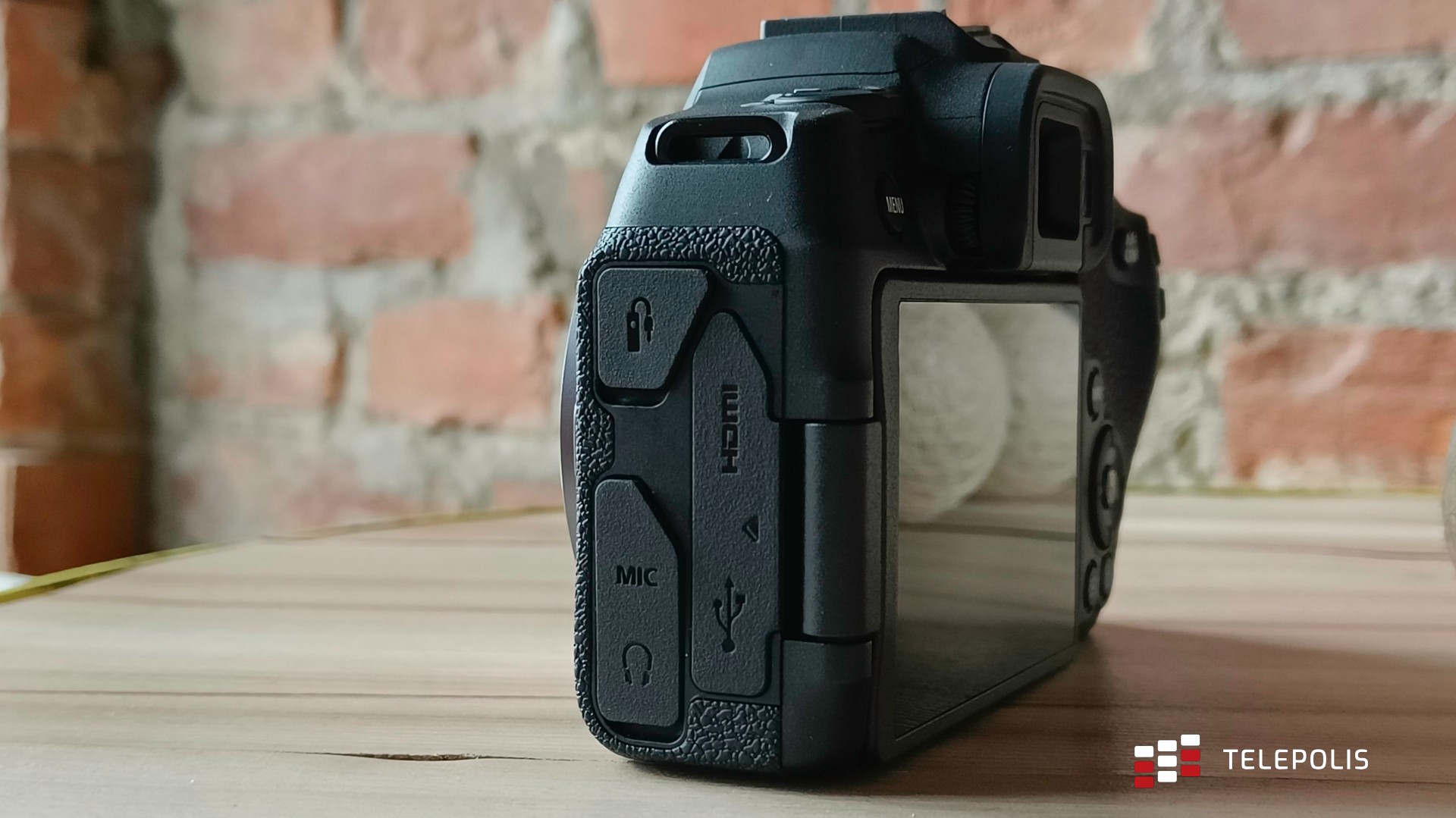 Canon ma nowe aparaty "dla Kowalskiego". Ceny nadal bolą
