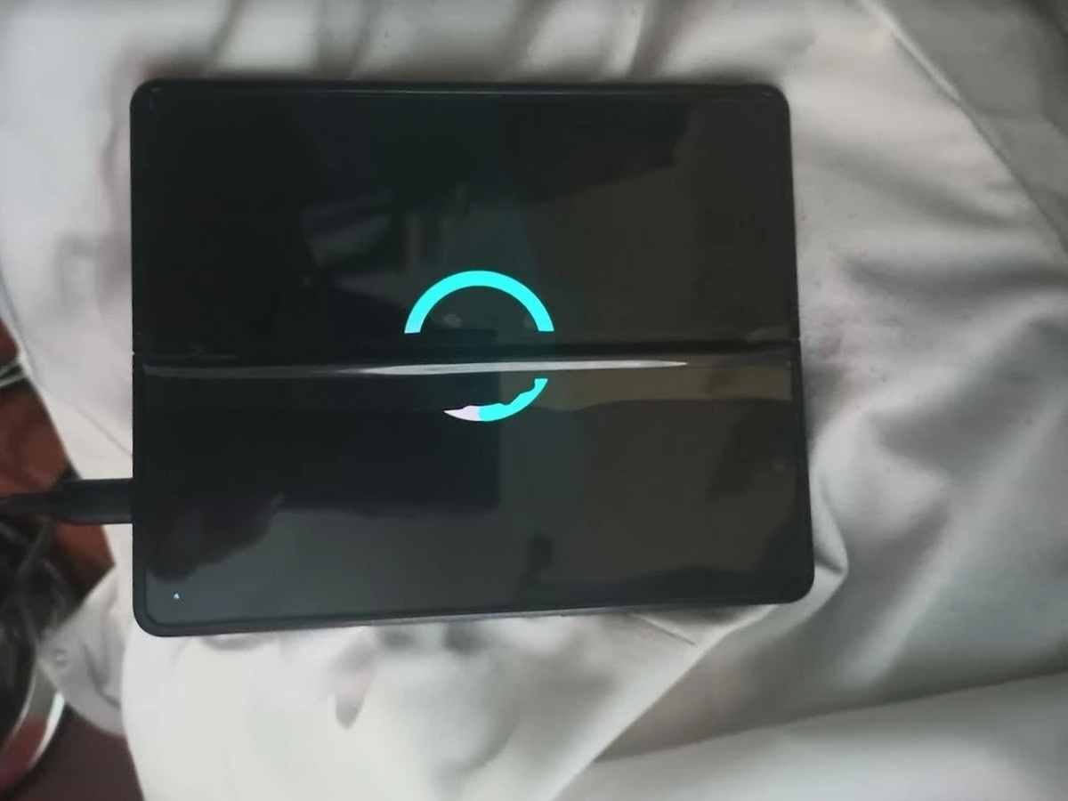 Samsung Galaxy Z Fold3 i pękające ekrany