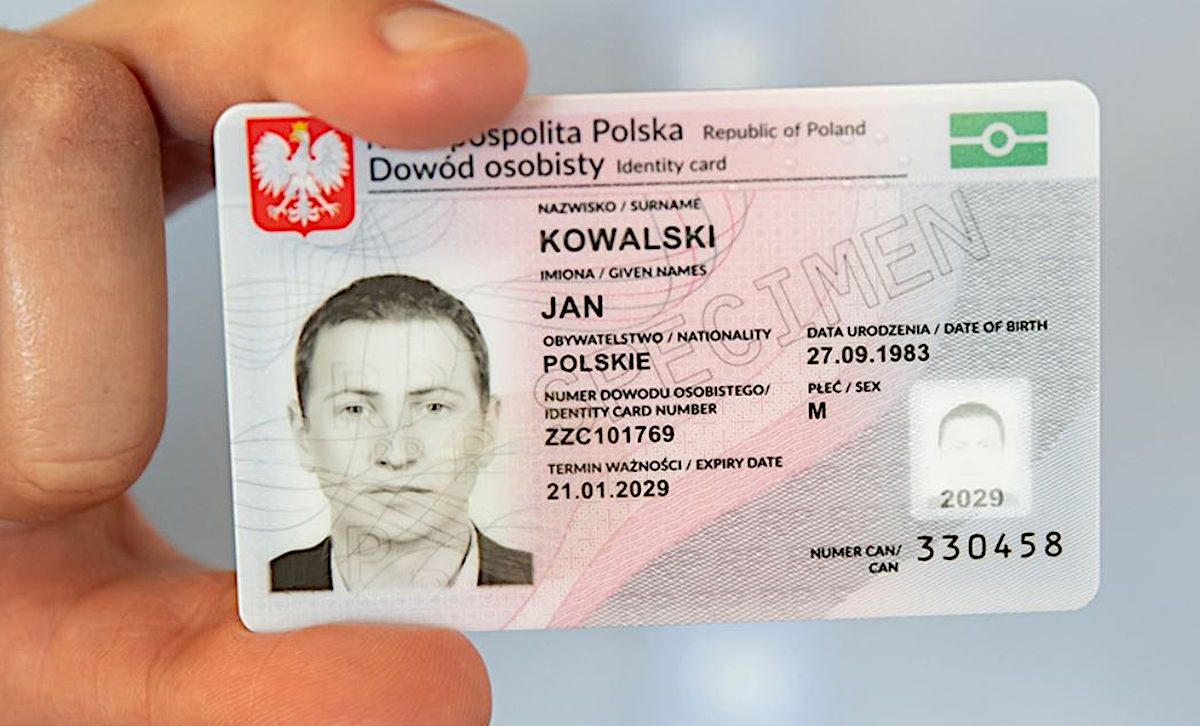 Miliony Polaków mają e-dowód. Nieliczni wiedzą, co potrafi