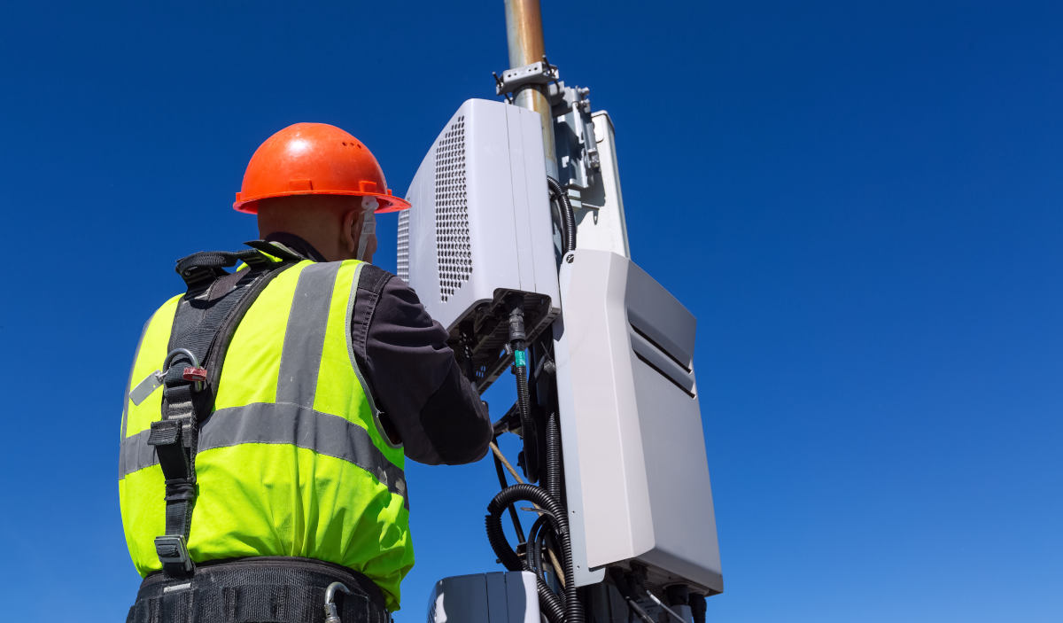Orange: stacje bazowe inne niż wszystkie. Operator chwali się instalacjami