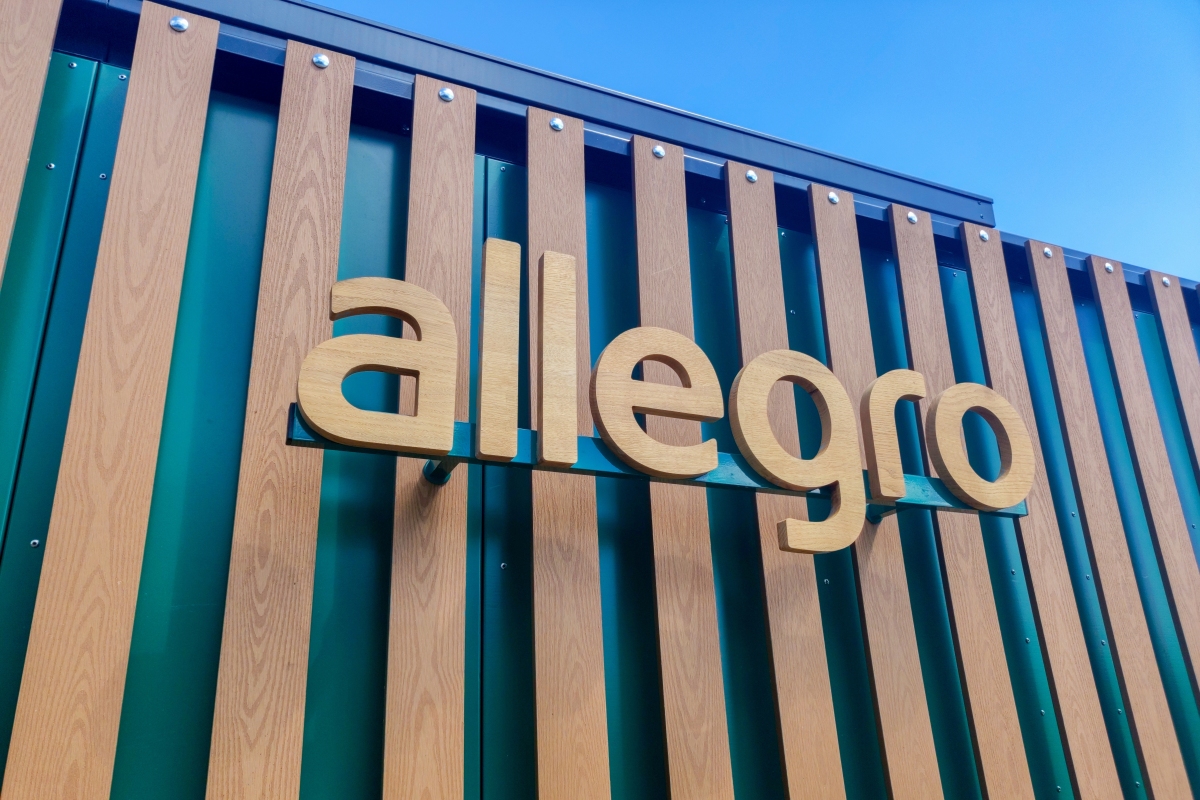 Allegro wprowadza zmiany. Idą utrudnienia dla par