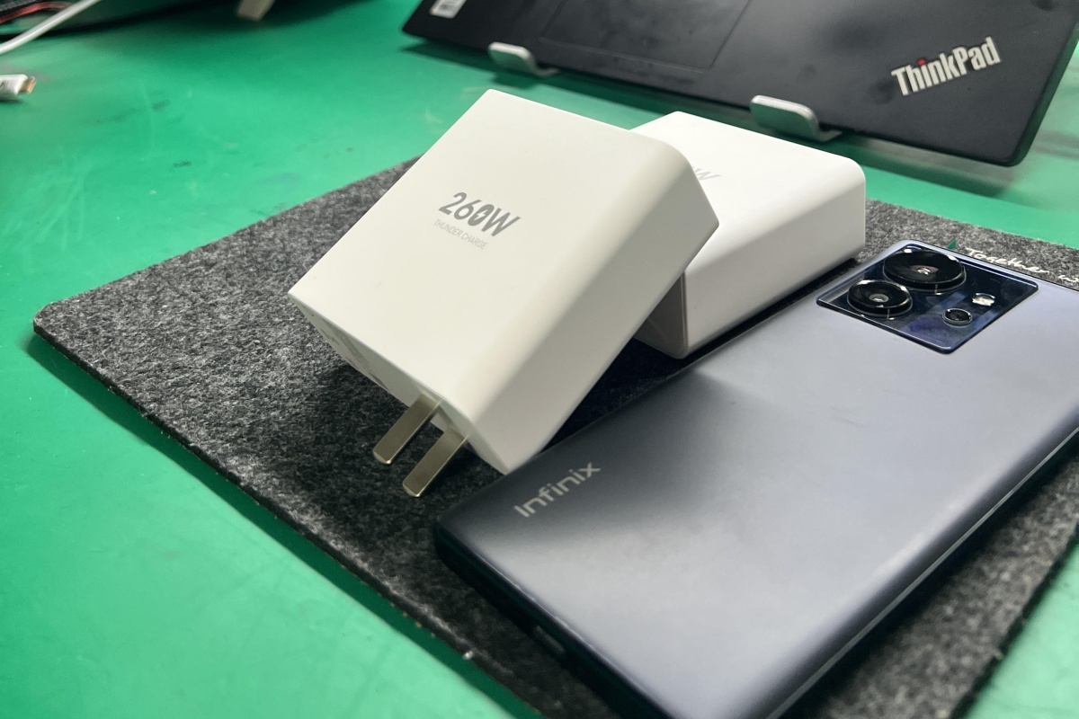 Infinix robi rewolucję w ładowarkach. Tak szybko jeszcze nie było