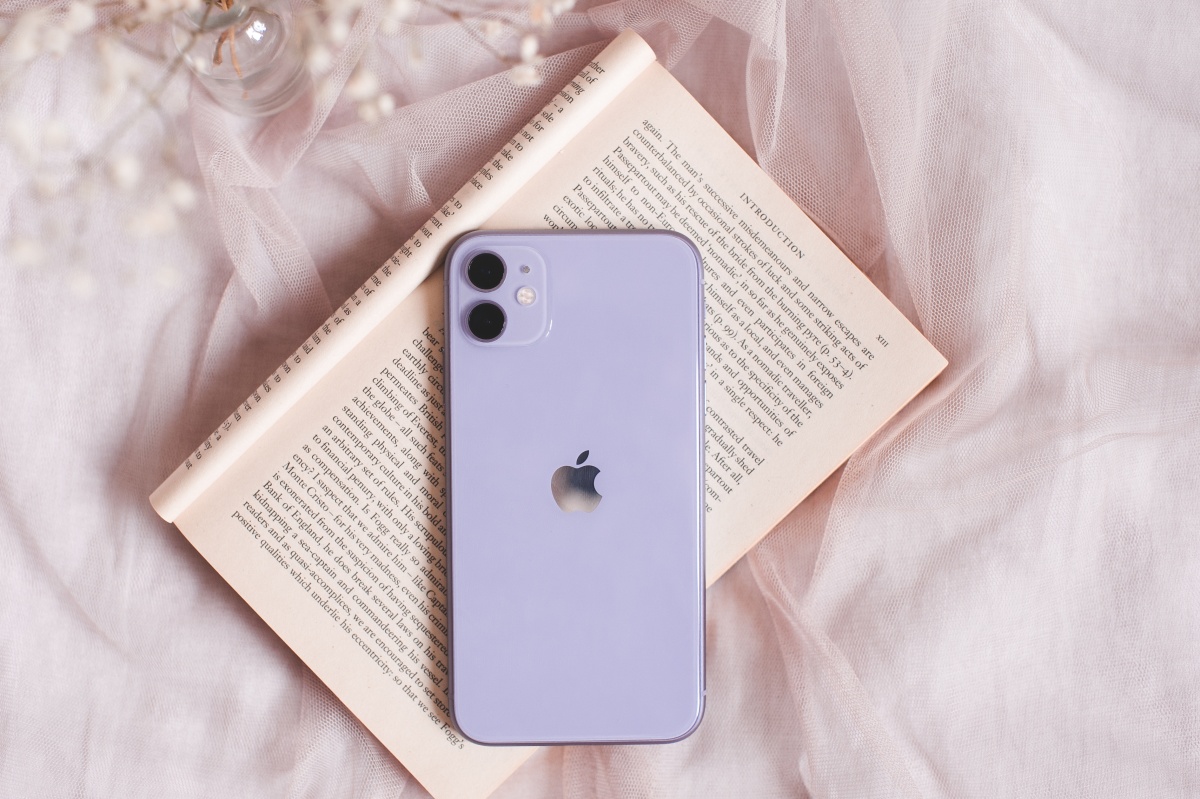 iPhone 11 spędził tydzień na dnie jeziora. Przeżył