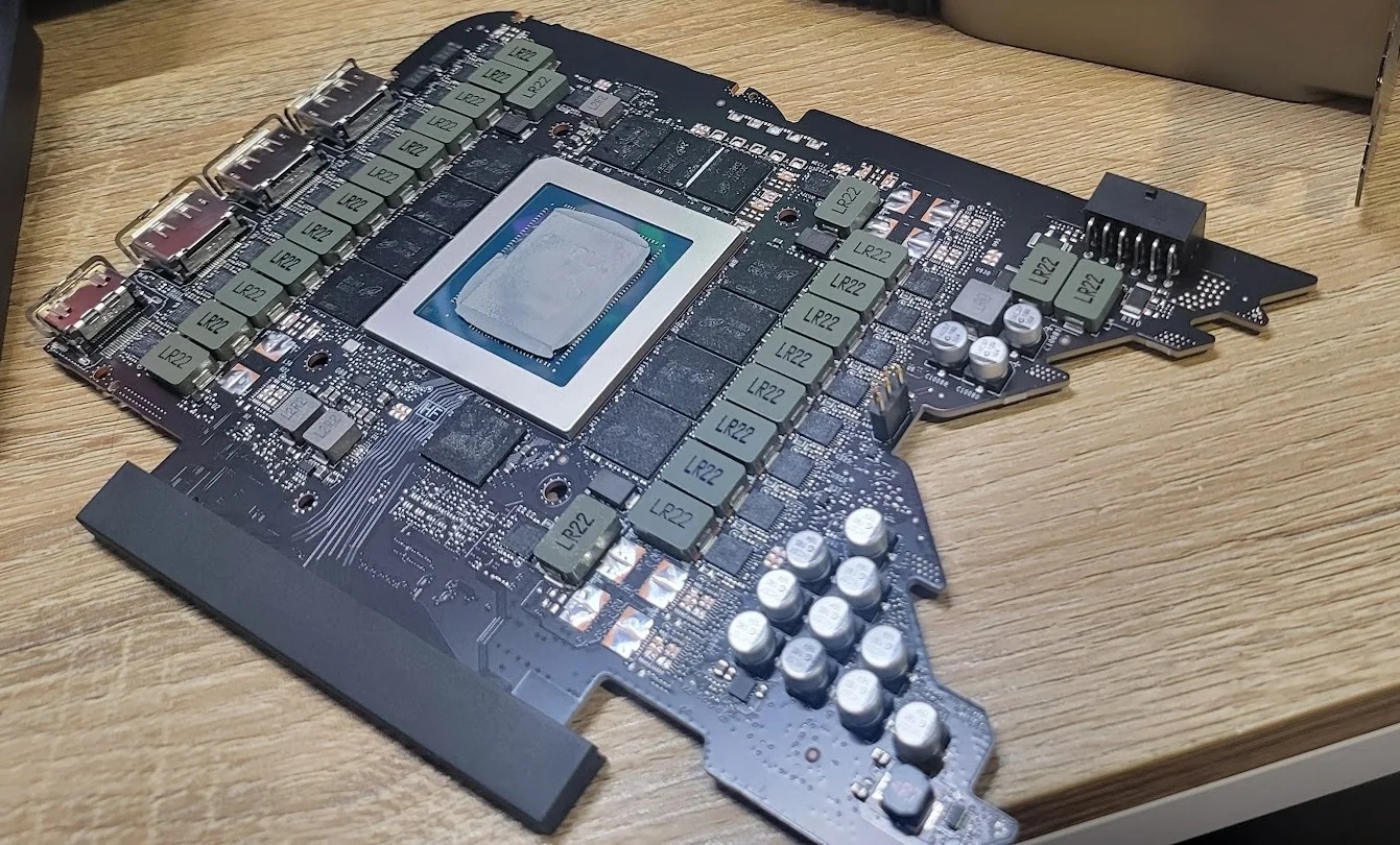 Najnowsze karty GeForce RTX 4090 korzystają z innego rdzenia