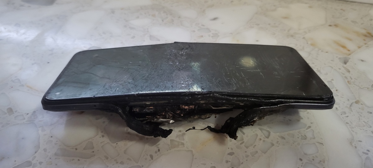 Smartfon Realme pani Karoliny nagle wybuchł. Reklamację odrzucono (aktualizacja)