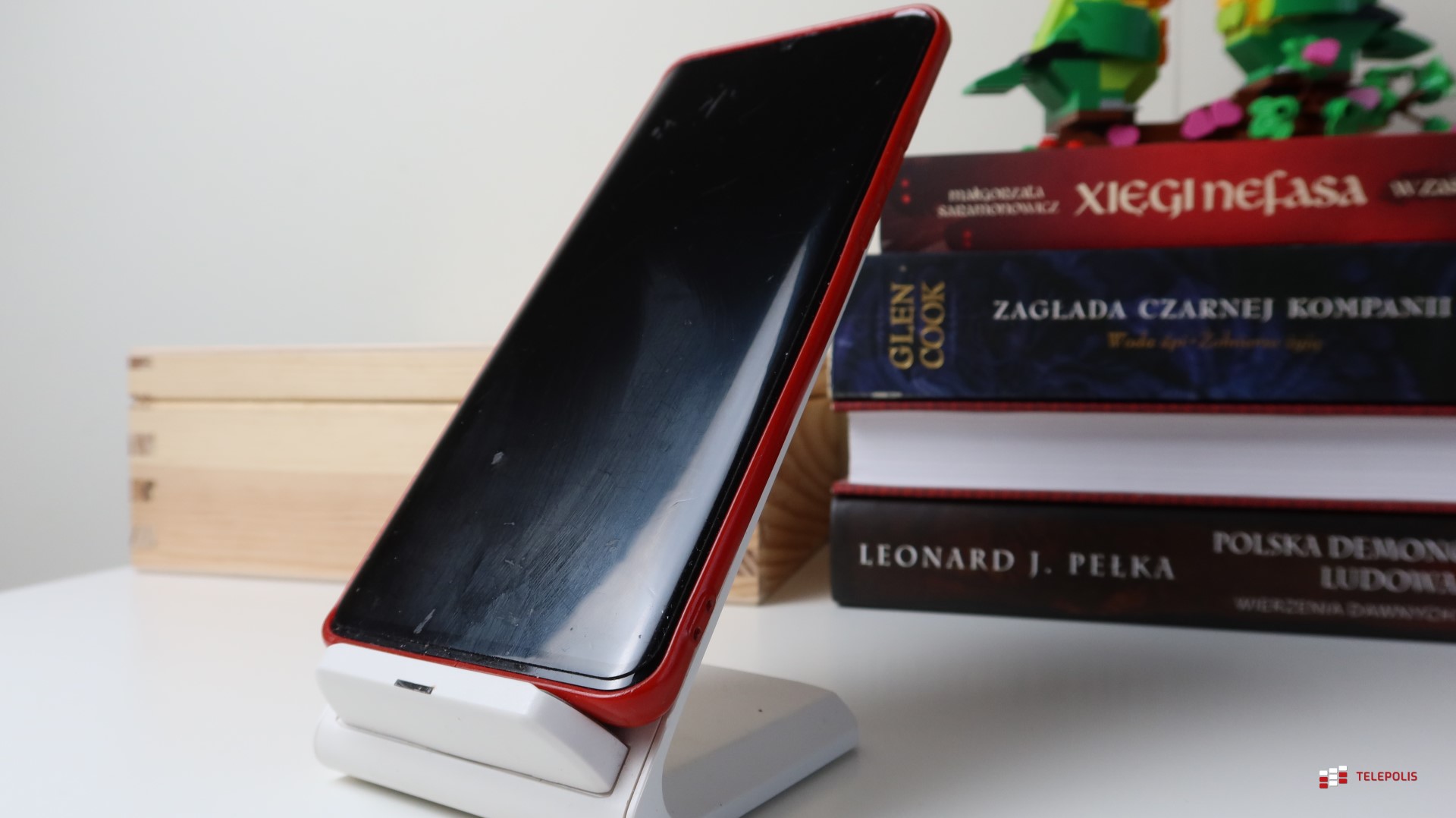 Naklejasz szkło lub folię na telefon? Oto, co musisz wiedzieć