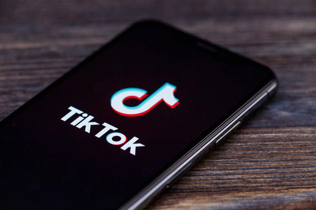 TikTok zmienia politykę. Chodzi o DeepFake