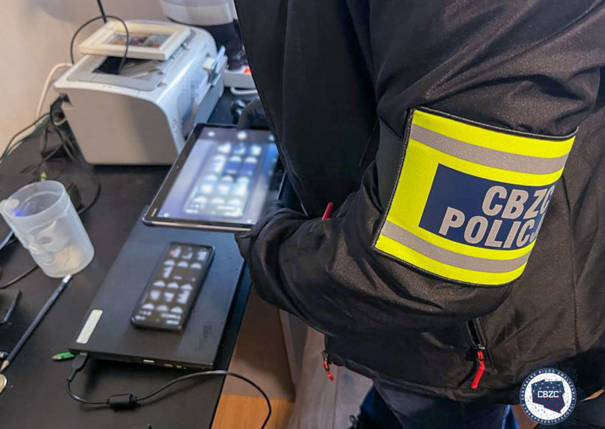 Handlowali odciskami palców Polaków. Zatrzymano 119 osób