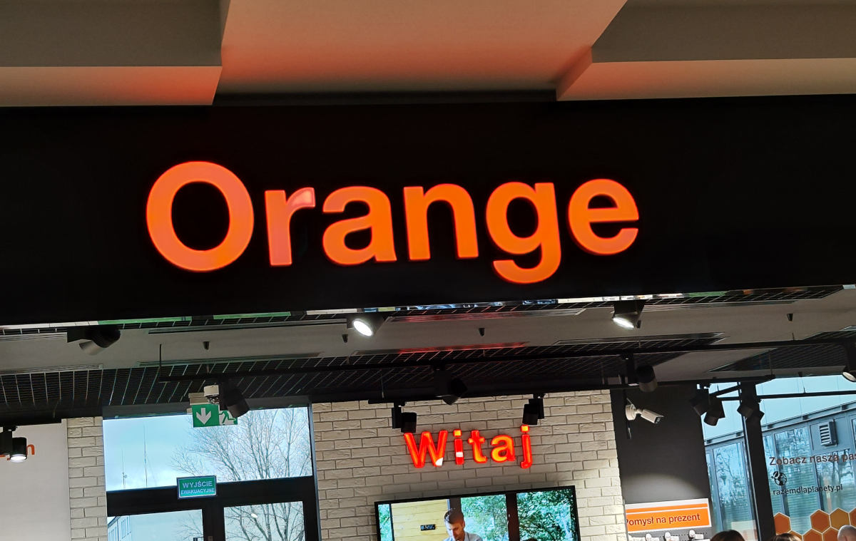 Orange znosi opłaty. Pół roku za darmo