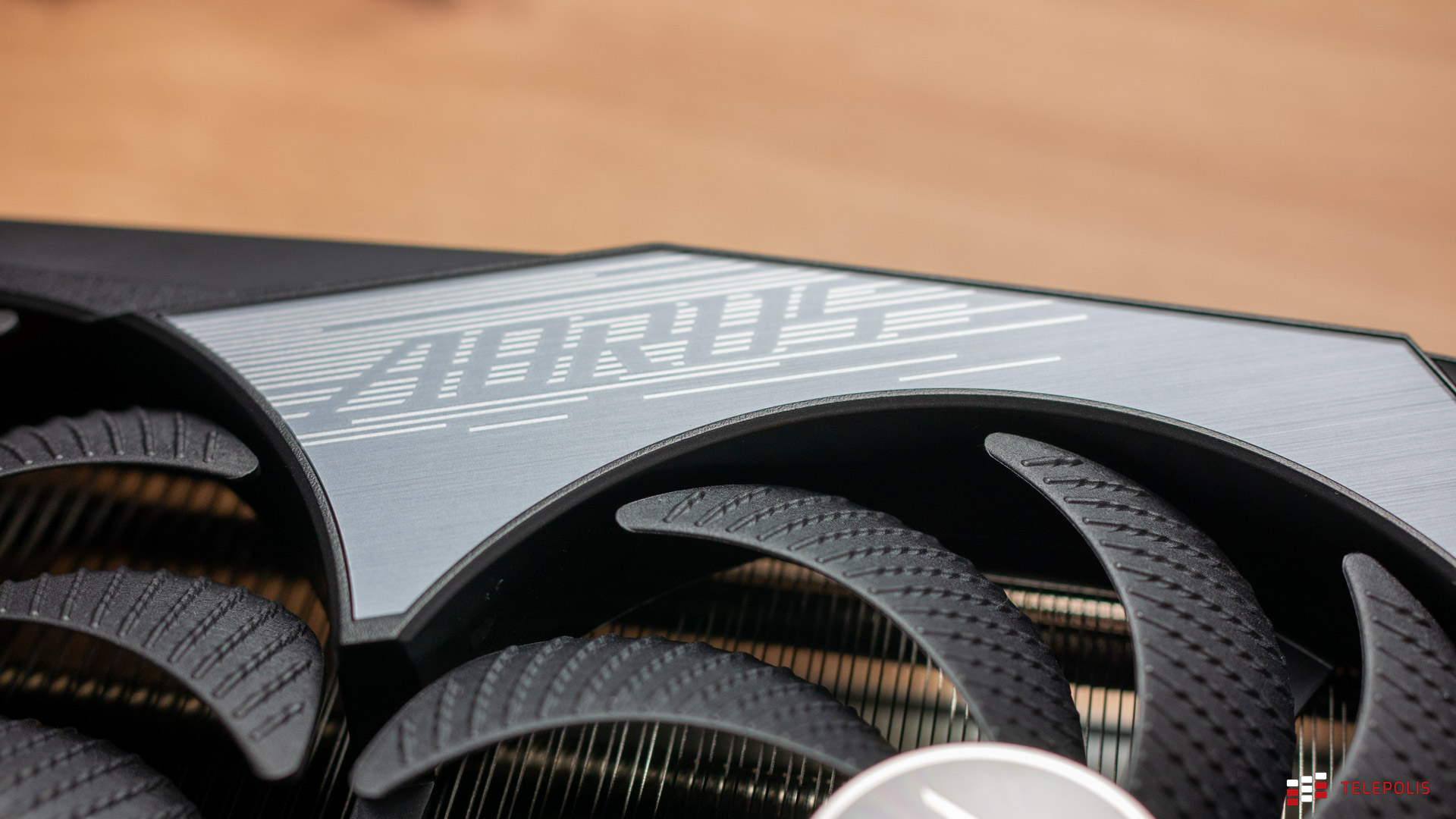 Karta graficzna z ekranem LCD. Aorus GeForce RTX 4080 Master – test