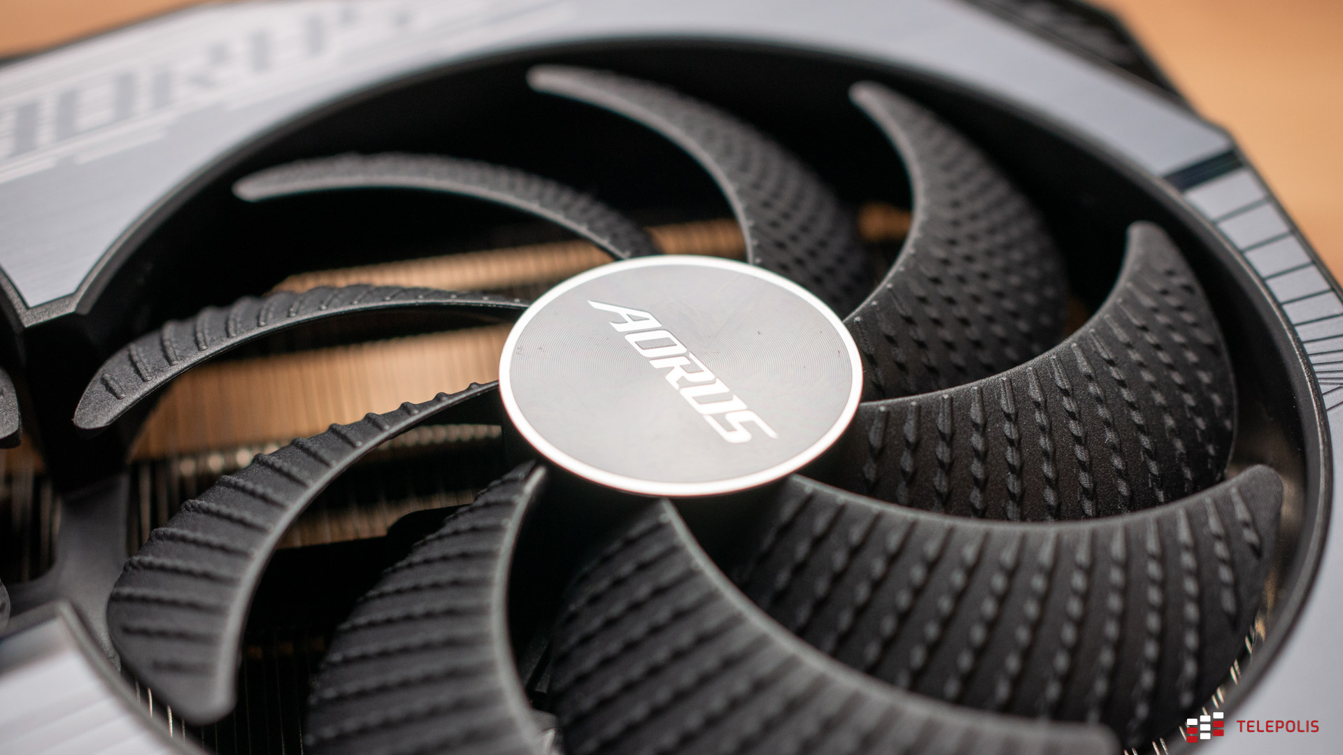Karta graficzna z ekranem LCD. Aorus GeForce RTX 4080 Master – test