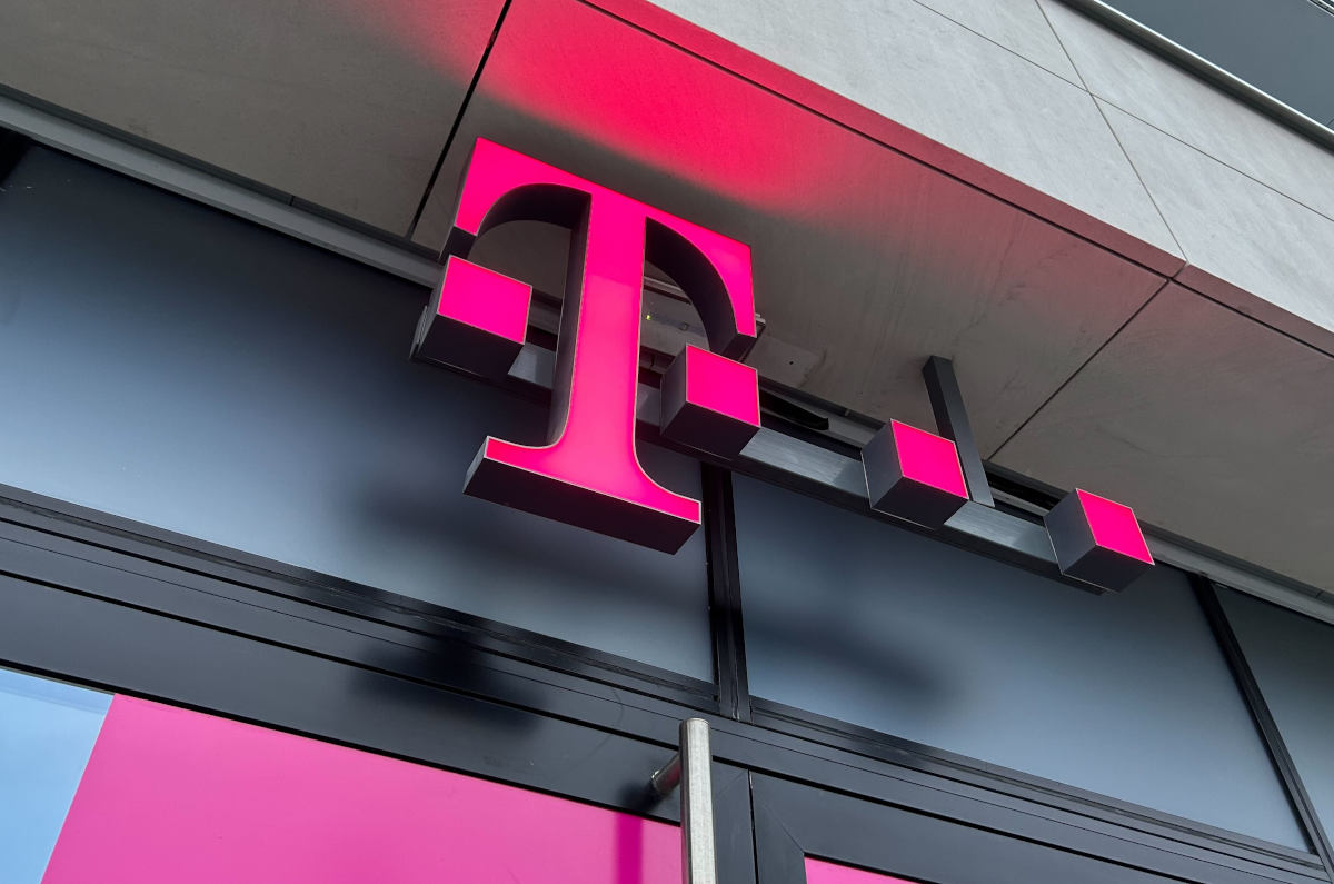 T-Mobile zabierze twojego starocia. W zamian da... no cóż