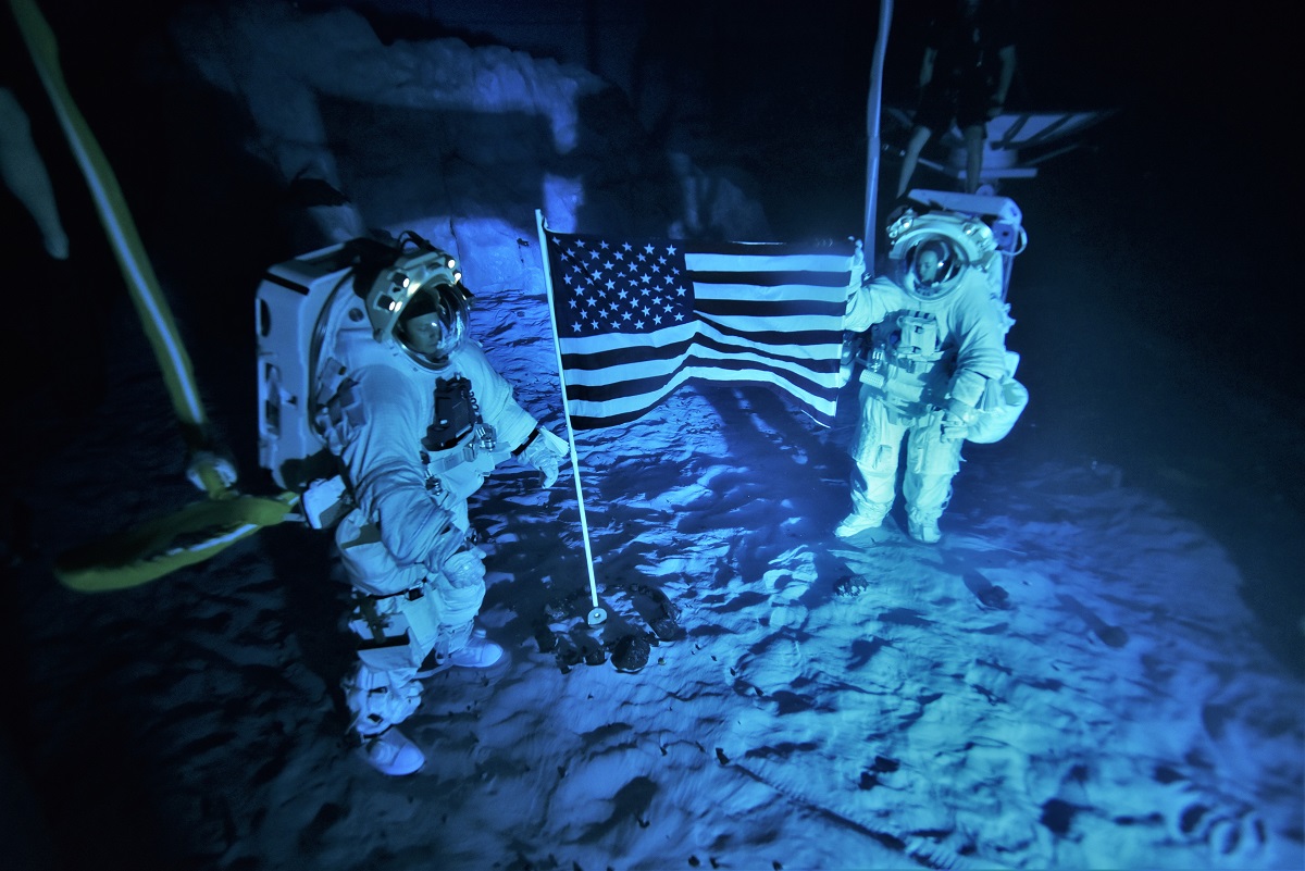Astronauci trenują przed lądowaniem na Księżycu w... basenie