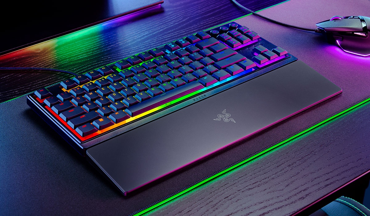Razer Ornata V3 TKL to hybrydowa, niskoprofilowa klawiatura dla graczy