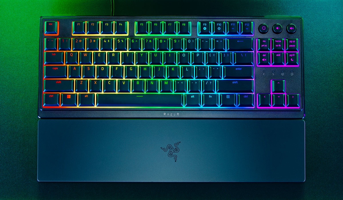 Razer Ornata V3 TKL to hybrydowa, niskoprofilowa klawiatura dla graczy