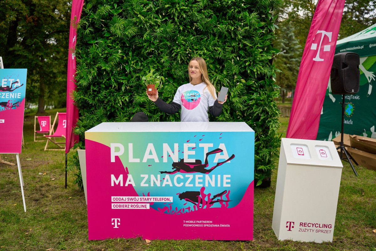 Uczniowie zebrali tonę starych telefonów. Pójdą do recyklingu