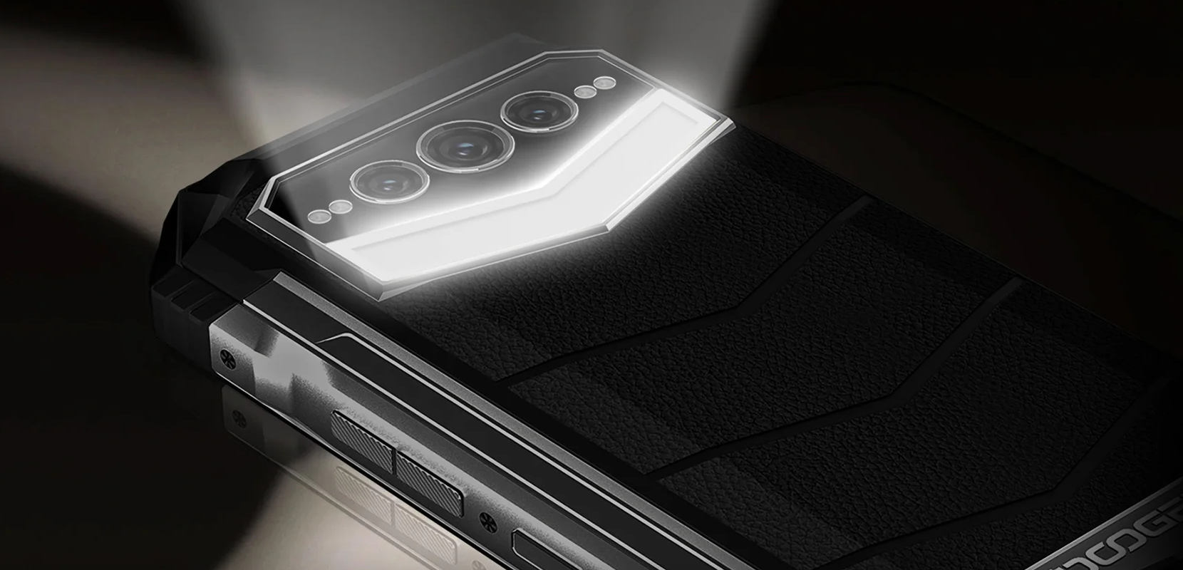 Doogee S100 Pro z lampą kempingową. Nowy pomysł na pancerniaka