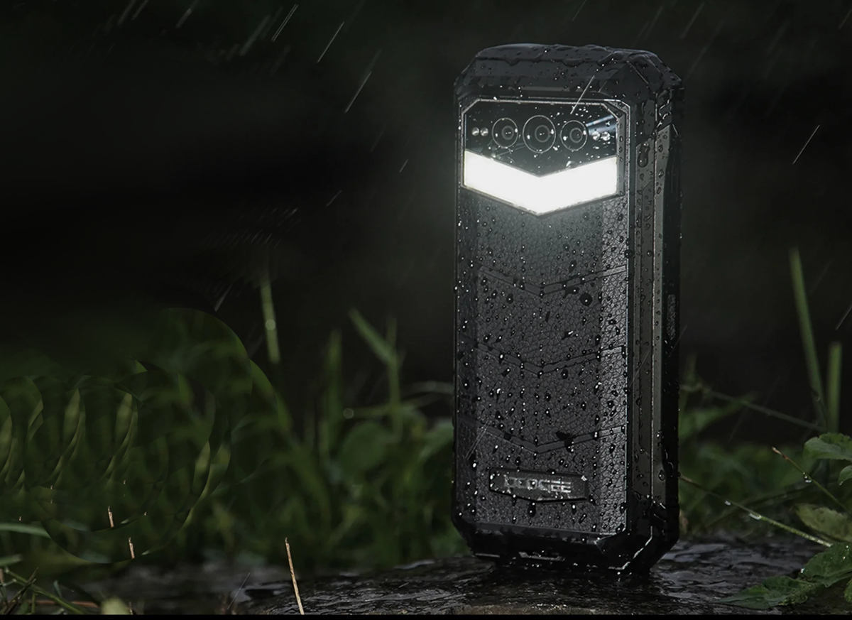 Doogee S100 Pro z lampą kempingową. Nowy pomysł na pancerniaka