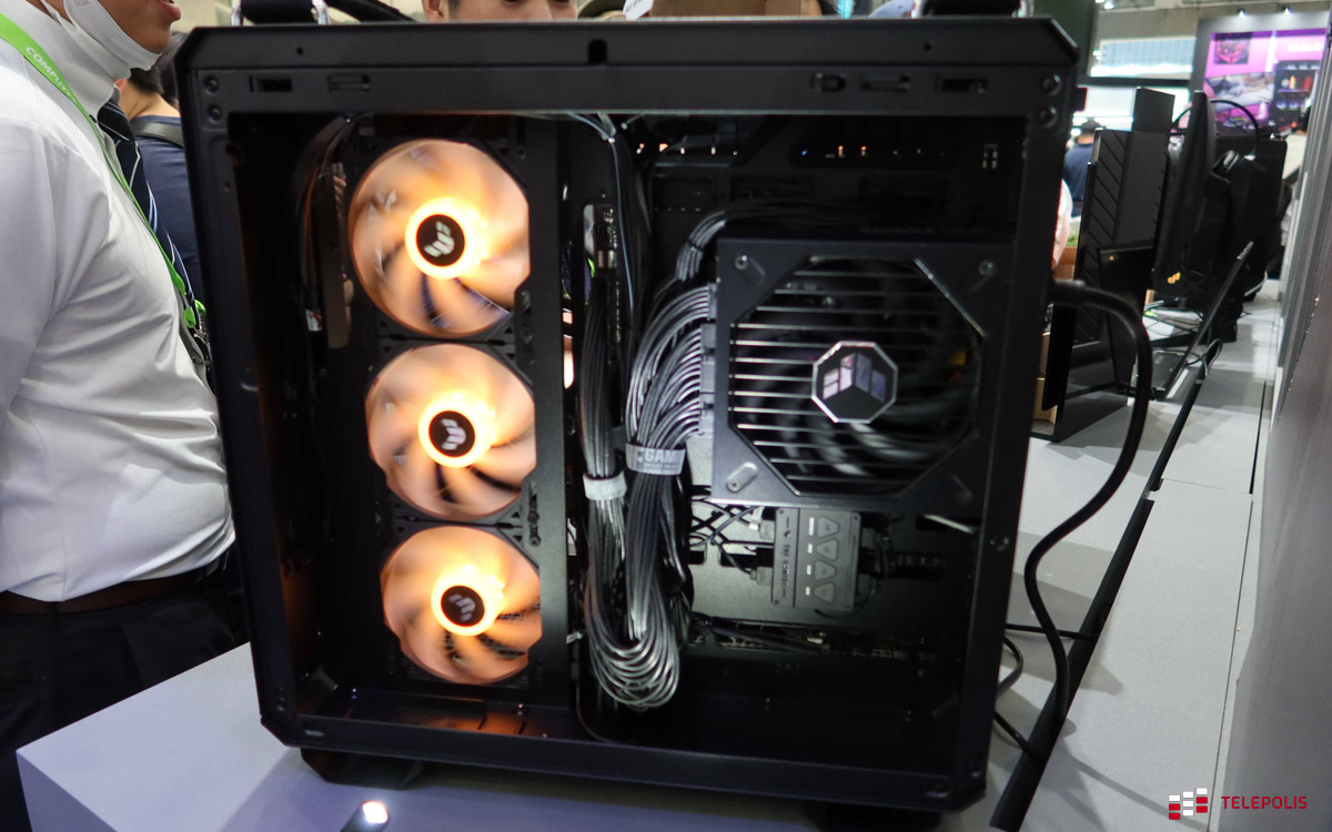 ASUS pokazał komputer bez kabli. Taką chciałbym przyszłość