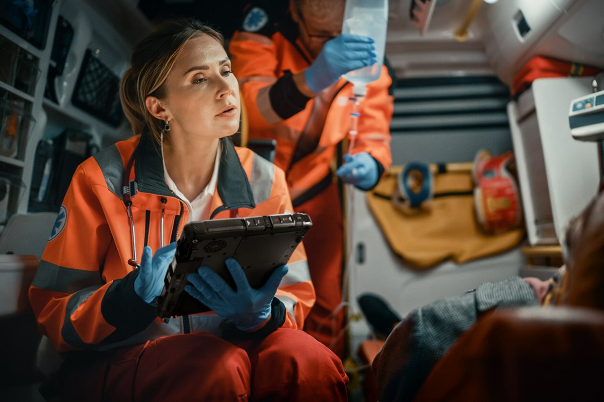 Getac UX10-IP – wytrzymały tablet dla ratowników medycznych