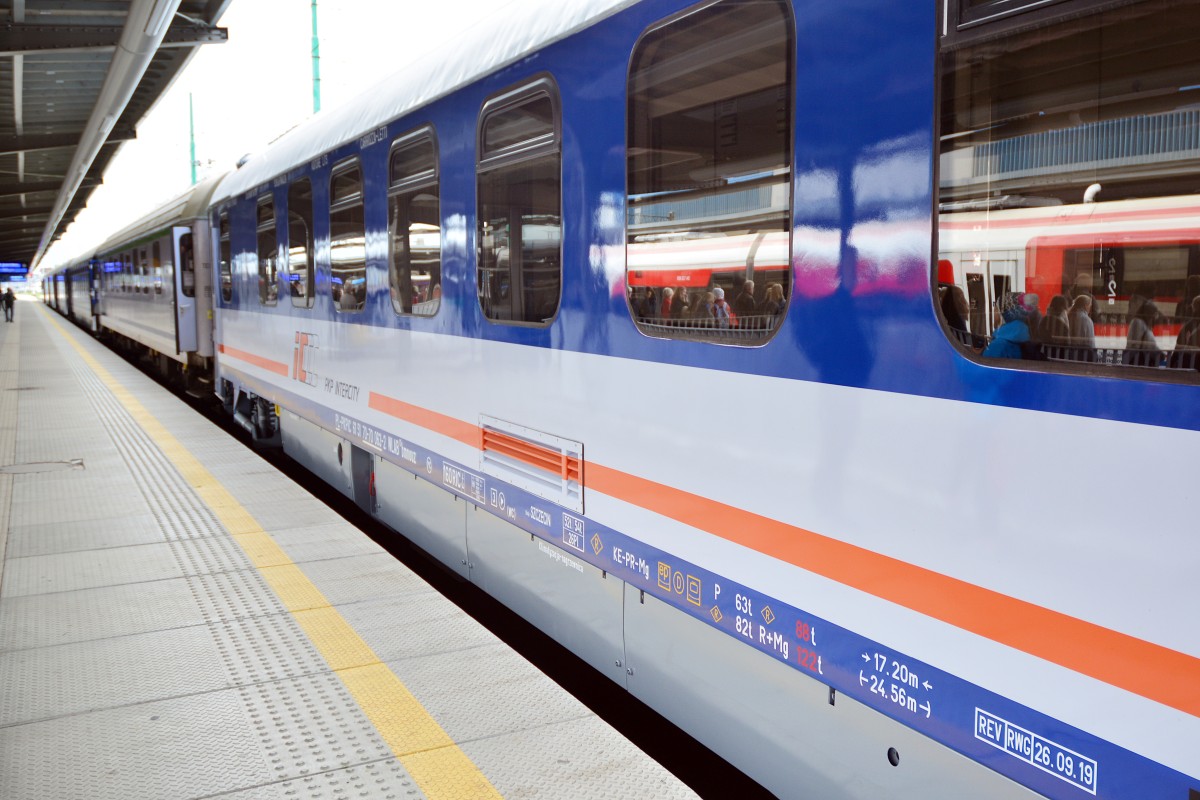 Jeździsz koleją? Sprawdź nowe funkcje w PKP.appce