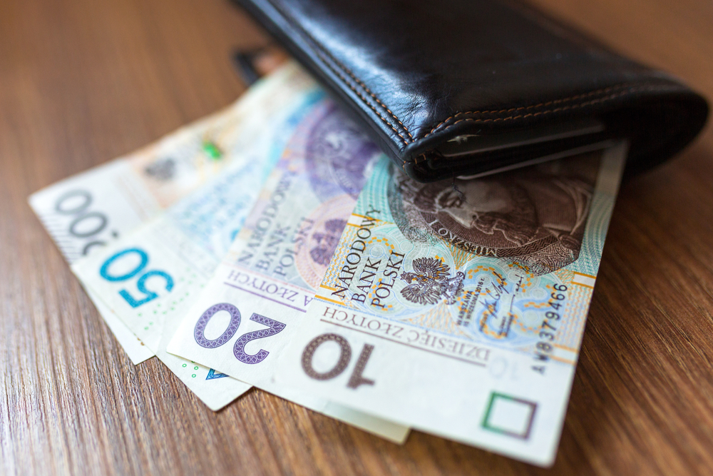 Kontrole pieniędzy Polaków trwają. Dorwą cię nawet przed komputerem