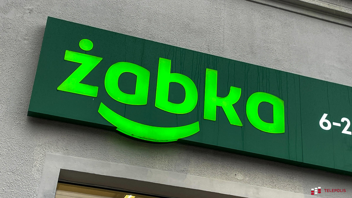 Polacy znów nabijani w butelkę, chodzi o klientów Żabki