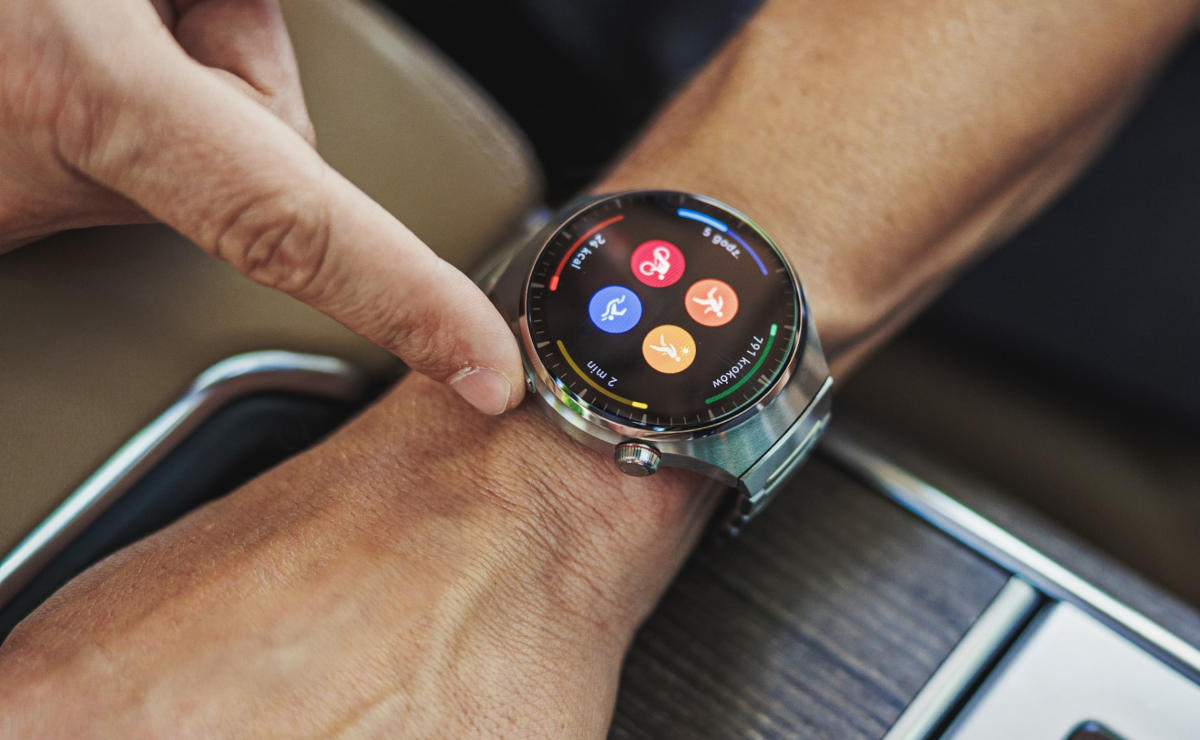 Huawei Watch 4 już w sprzedaży. Oto ceny, w prezencie słuchawki