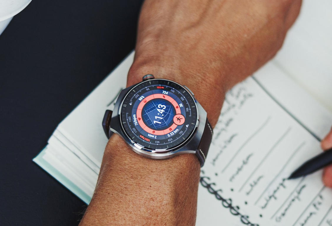 Huawei Watch 4 już w sprzedaży. Oto ceny, w prezencie słuchawki