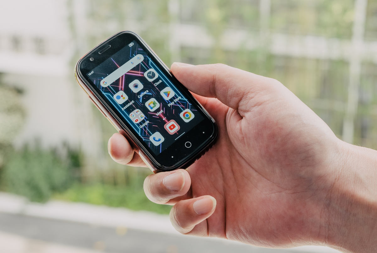 To najmniejszy smartfon z Androidem 13. Ma ekran 3 cale