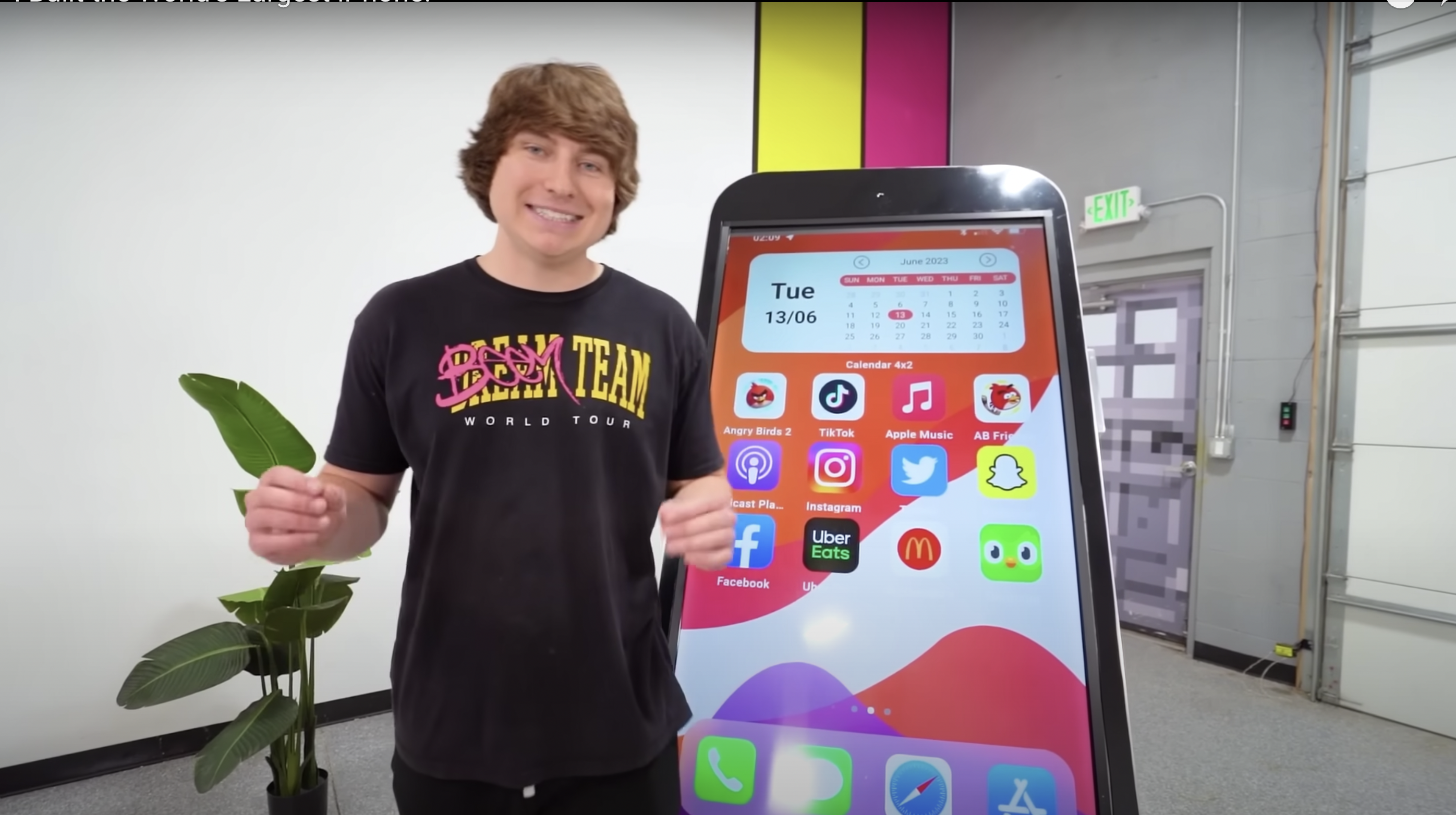 Oto iPhone gigant. Zawstydzi nawet twój telewizor