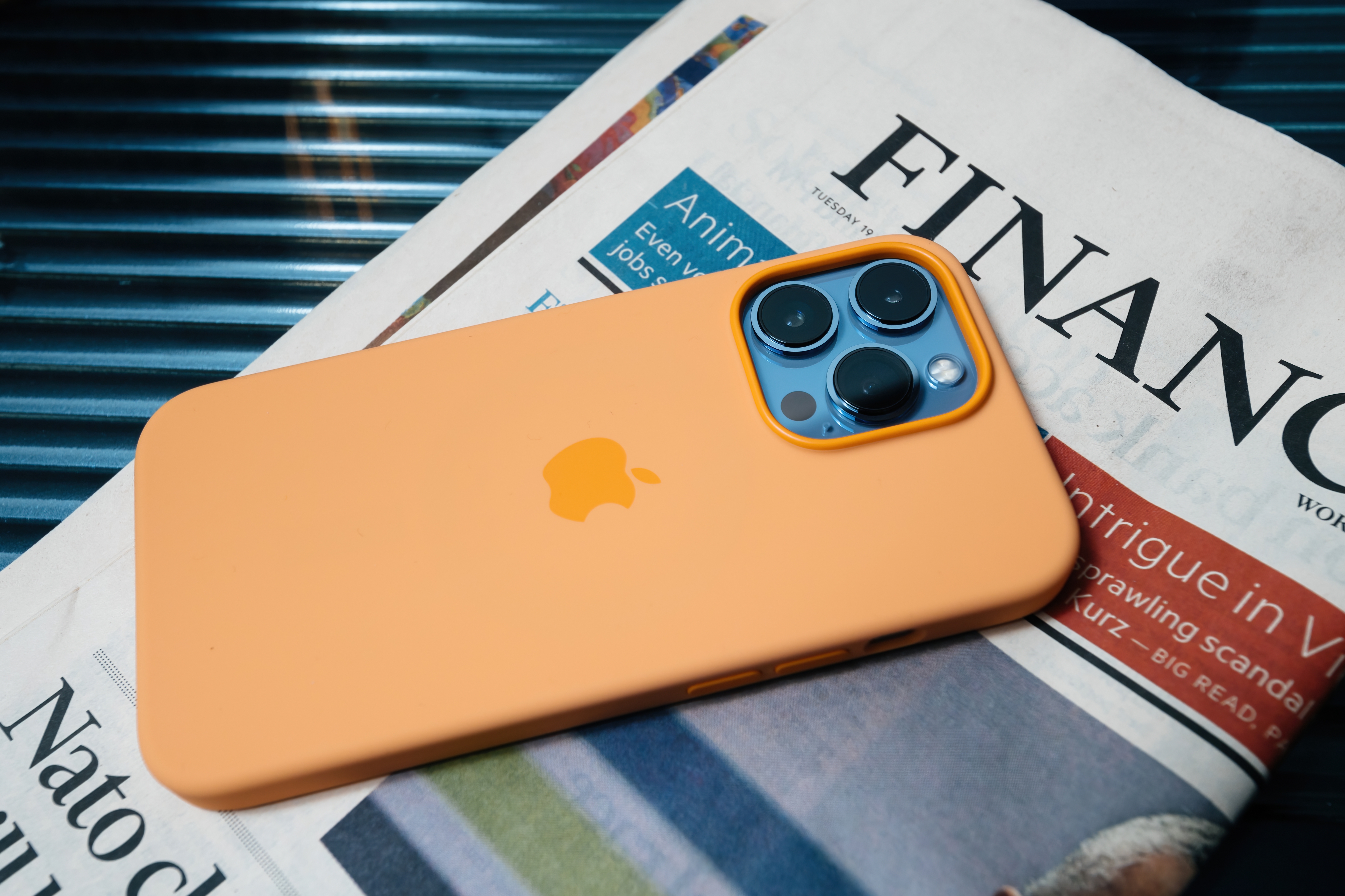 Smartfon w etui? Zapomnij. Idzie coś lepszego