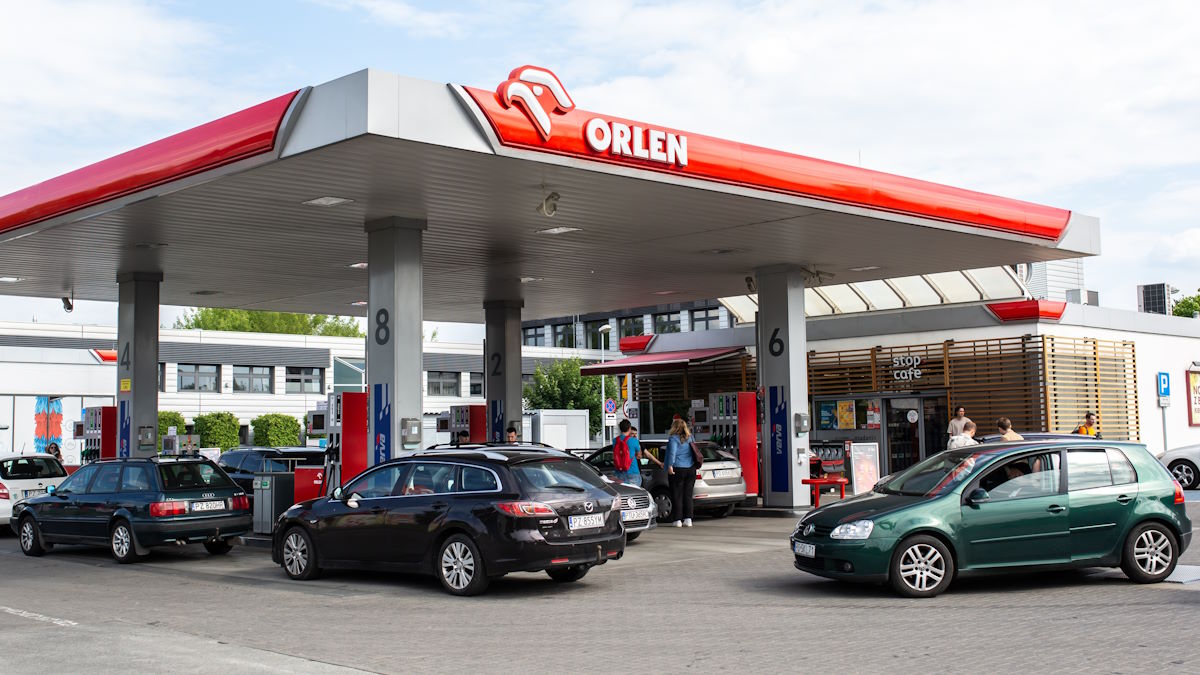 Promocje na stacjach paliw. Gdzie i jak skorzystać?