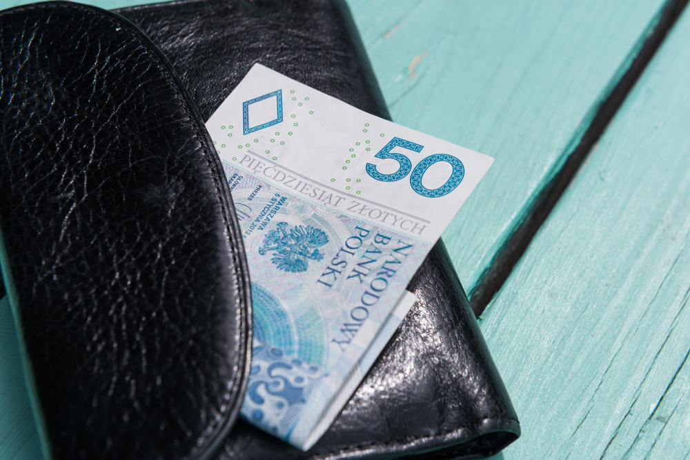 Polacy przy bankomacie często o tym zapominają. Sporo ryzykują