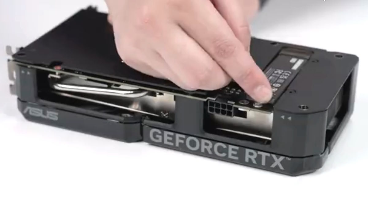ASUS stworzył nietypową kartę graficzną z dyskiem SSD